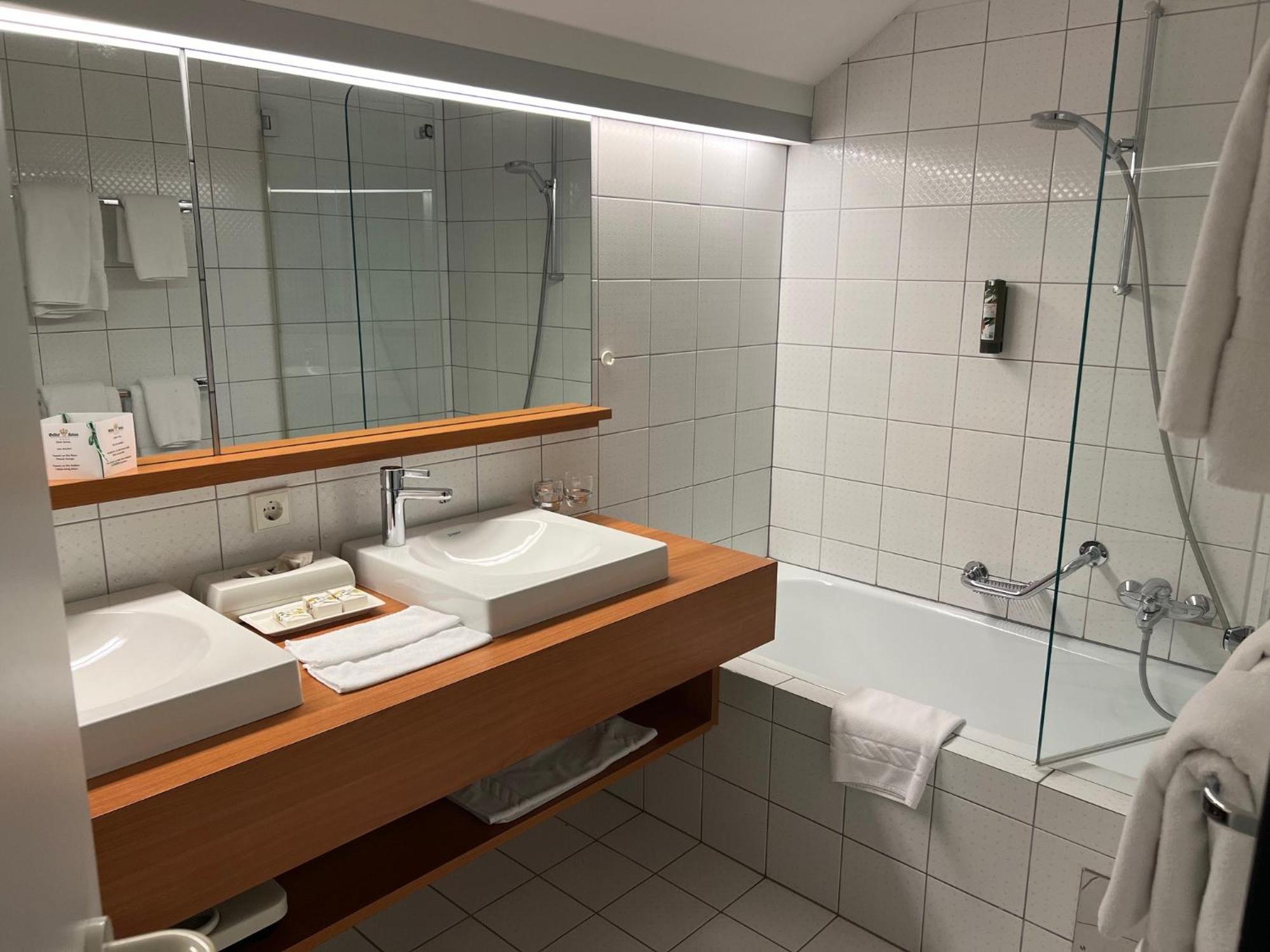 Hotel Gasthof Kroenele Lustenau Buitenkant foto