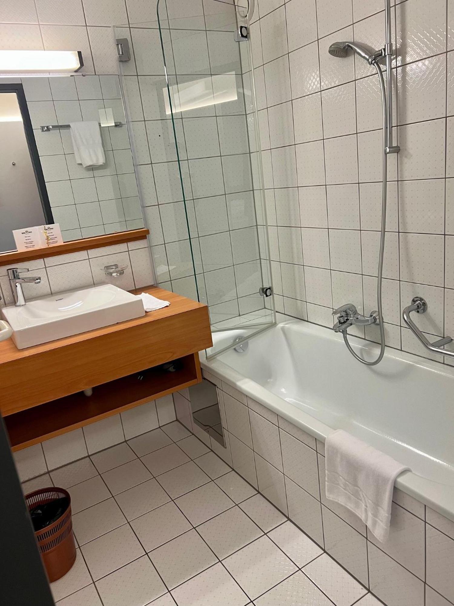 Hotel Gasthof Kroenele Lustenau Buitenkant foto